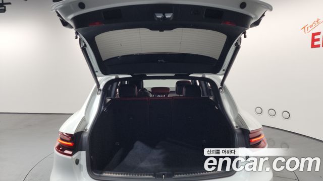 Porsche Macan 2018 — photo 20