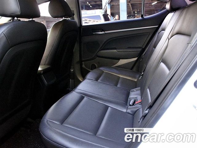 Hyundai AVANTE 2018 — photo 6