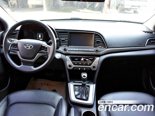 Hyundai AVANTE 2018 — photo 7