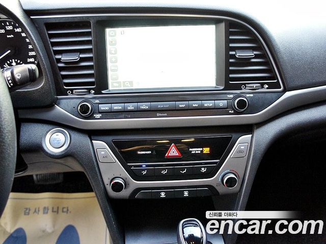 Hyundai AVANTE 2018 — photo 10