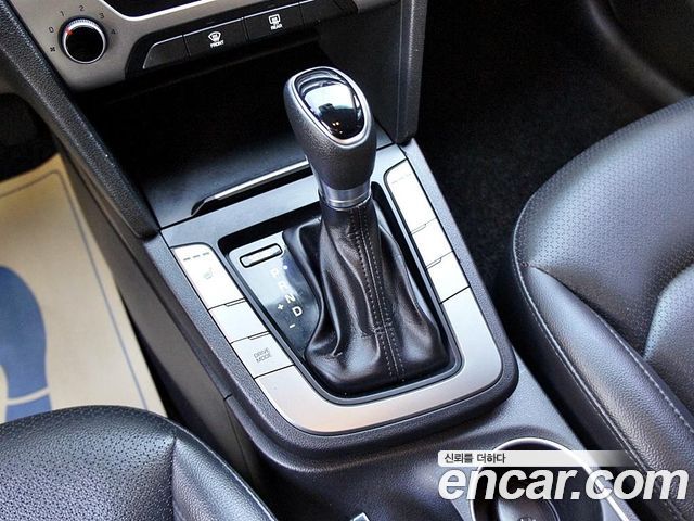 Hyundai AVANTE 2018 — photo 11