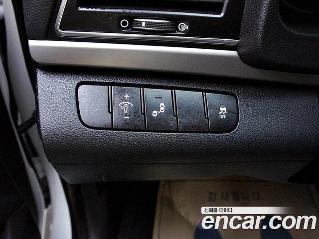 Hyundai AVANTE 2018 — photo 15