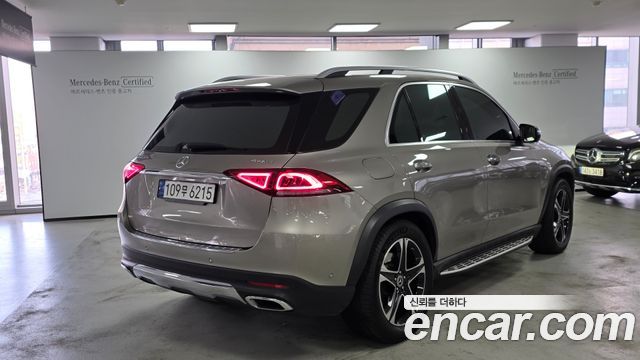 Mercedes-Benz GLE-Class 2022 — photo 2