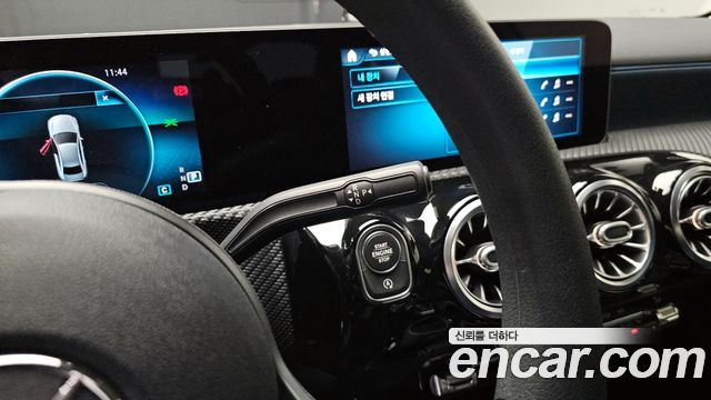 Mercedes-Benz A-Class 2020 — photo 9