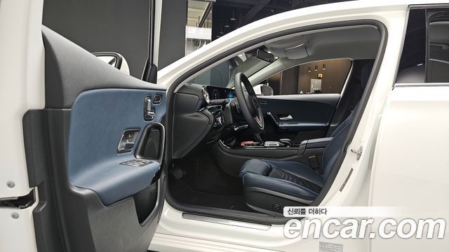Mercedes-Benz A-Class 2020 — photo 10