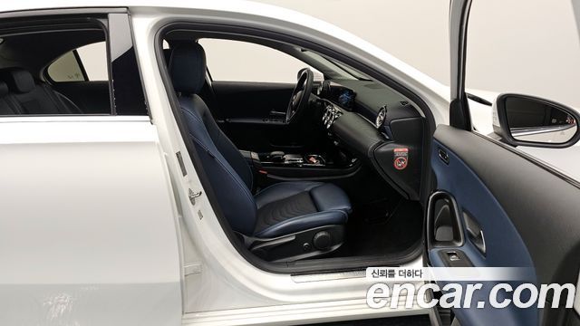 Mercedes-Benz A-Class 2020 — photo 11