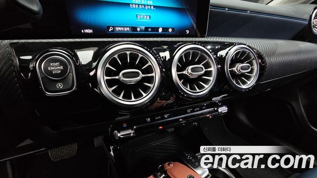 Mercedes-Benz A-Class 2020 — photo 15
