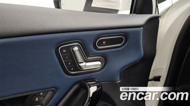Mercedes-Benz A-Class 2020 — photo 18