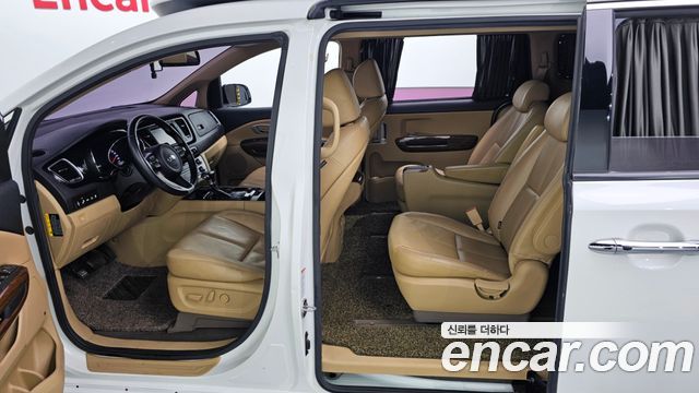 Kia Canival 2017 — photo 10