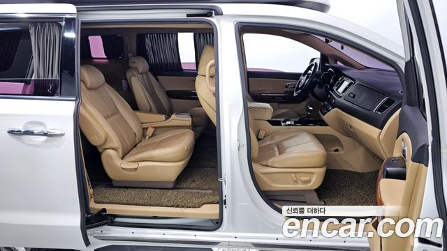 Kia Canival 2017 — photo 12
