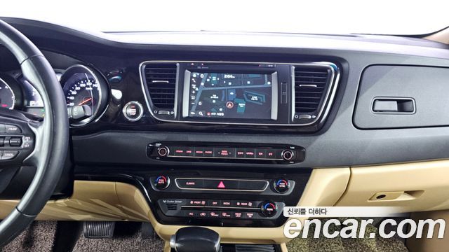 Kia Canival 2017 — photo 14