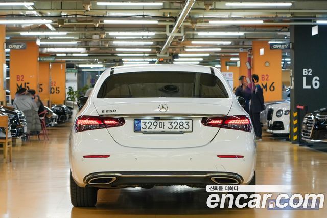 Mercedes-Benz E-Class 2021 — photo 4