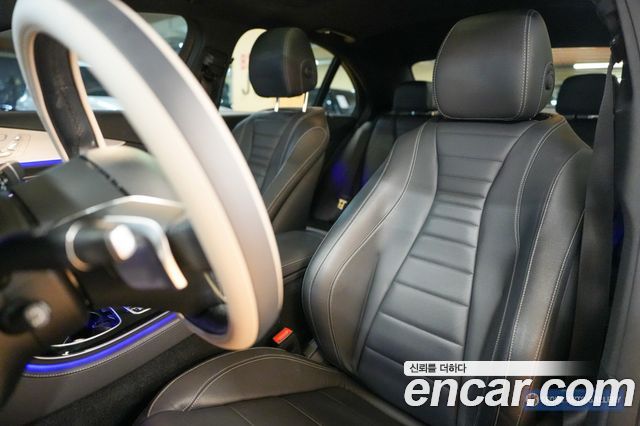 Mercedes-Benz E-Class 2021 — photo 10