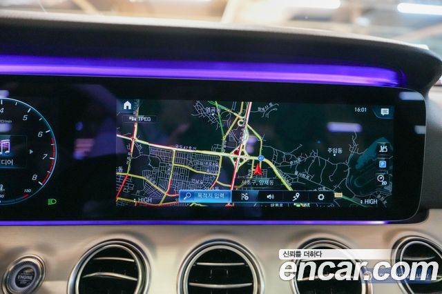 Mercedes-Benz E-Class 2021 — photo 11