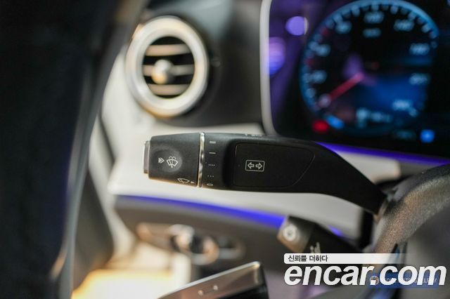Mercedes-Benz E-Class 2021 — photo 12