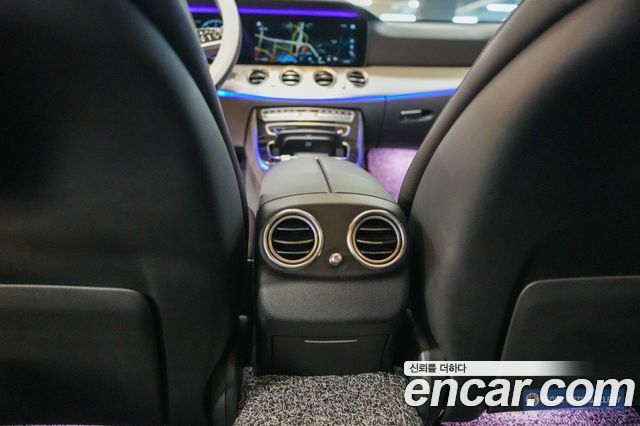 Mercedes-Benz E-Class 2021 — photo 14