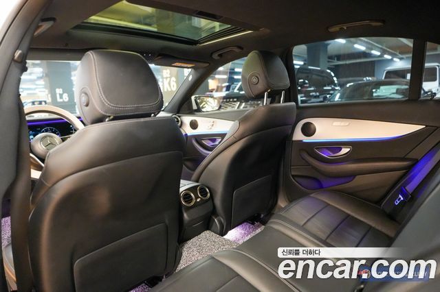 Mercedes-Benz E-Class 2021 — photo 16