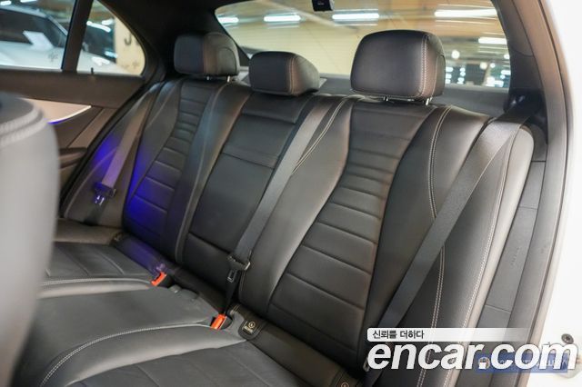 Mercedes-Benz E-Class 2021 — photo 17