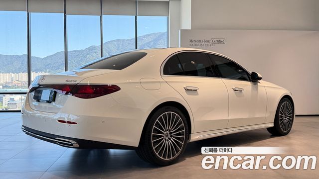 Mercedes-Benz E-Class 2025 — photo 4