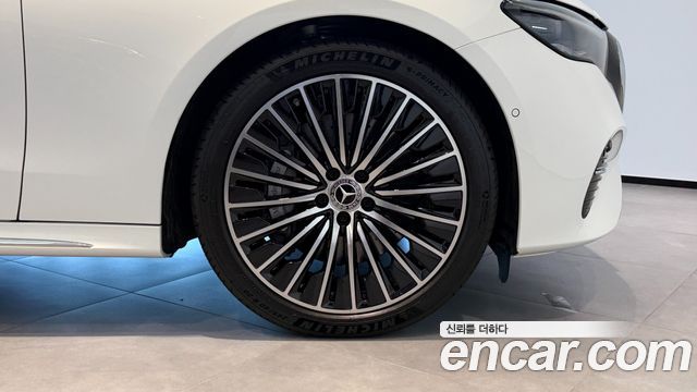 Mercedes-Benz E-Class 2025 — photo 5