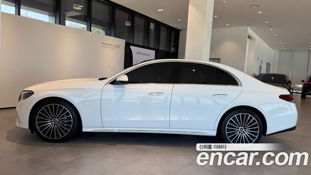 Mercedes-Benz E-Class 2025 — photo 8