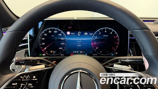 Mercedes-Benz E-Class 2025 — photo 13