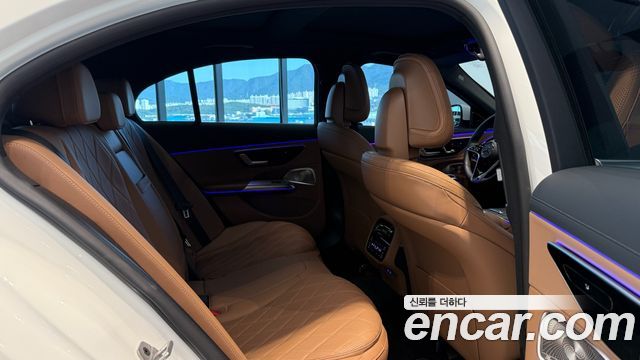 Mercedes-Benz E-Class 2025 — photo 17