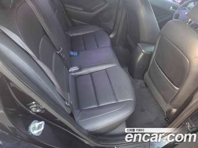 Kia K3 2017 — photo 10