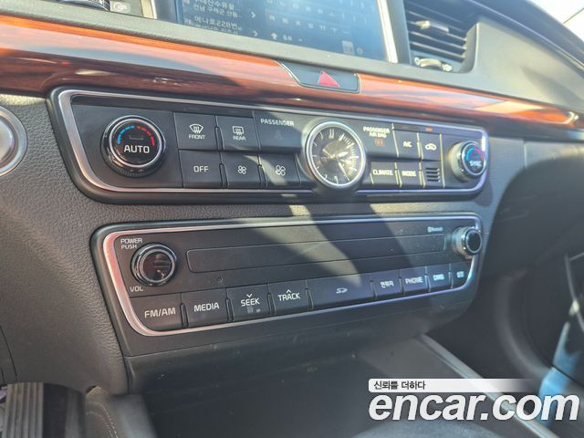 Kia K7 2016 — photo 18