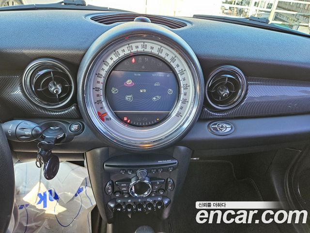 Mini Cooper Convertible 2012 — photo 19