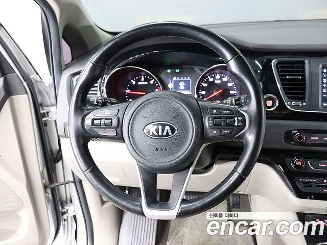 Kia Canival 2017 — photo 15