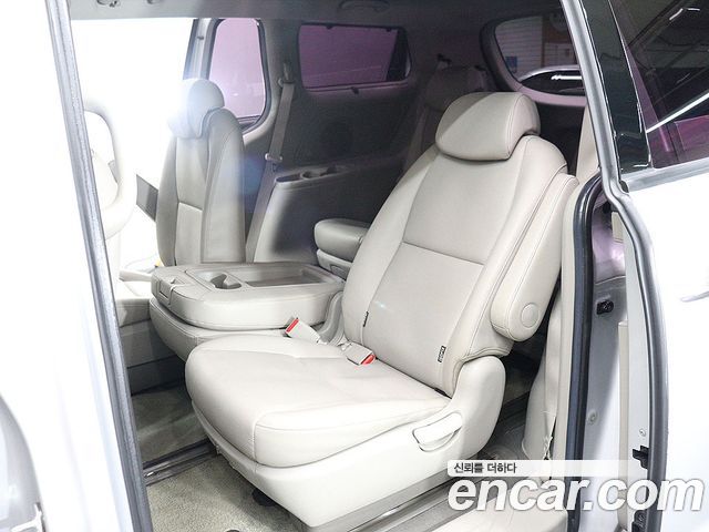 Kia Canival 2017 — photo 16