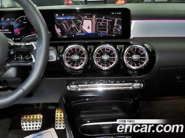 Mercedes-Benz CLA-Class 2024 — photo 11