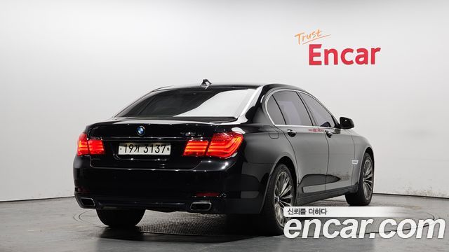 BMW 7-Series 2012 — photo 2