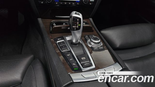 BMW 7-Series 2012 — photo 9