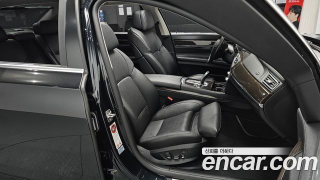 BMW 7-Series 2012 — photo 10