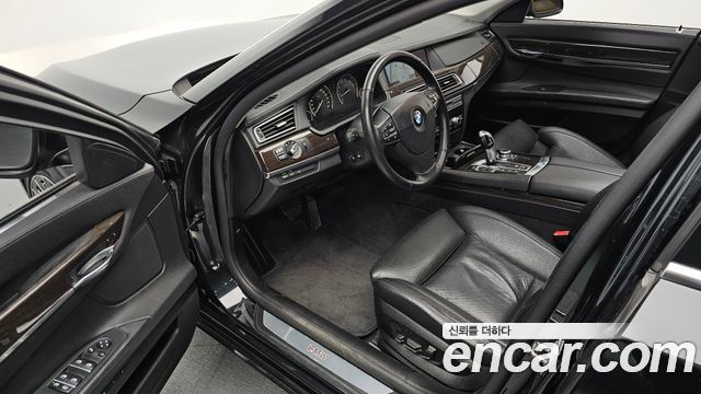 BMW 7-Series 2012 — photo 11