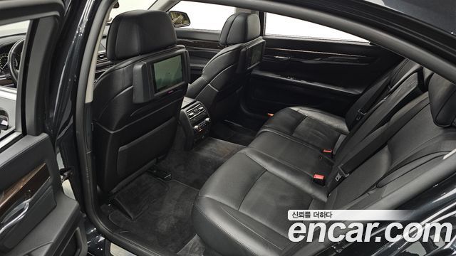 BMW 7-Series 2012 — photo 12