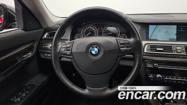 BMW 7-Series 2012 — photo 13