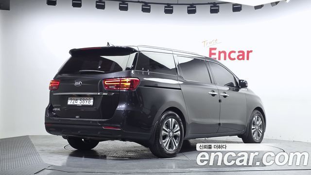 Kia Canival 2019 — photo 2