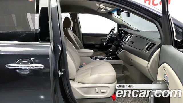 Kia Canival 2019 — photo 10