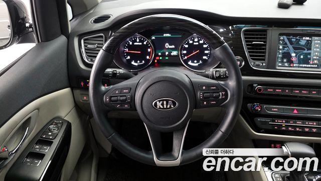 Kia Canival 2019 — photo 13