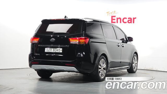 Kia Canival 2017 — photo 2