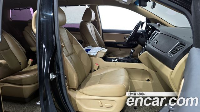 Kia Canival 2017 — photo 10