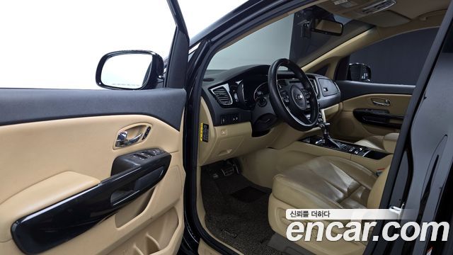 Kia Canival 2017 — photo 11