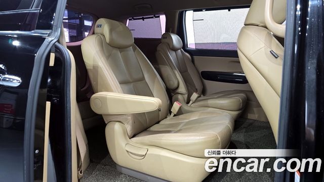 Kia Canival 2017 — photo 12