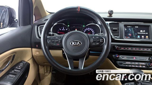 Kia Canival 2017 — photo 13