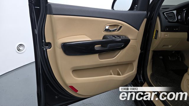 Kia Canival 2017 — photo 18