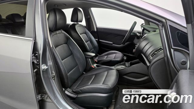 Kia K3 2015 — photo 10