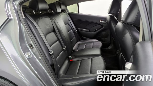 Kia K3 2015 — photo 12